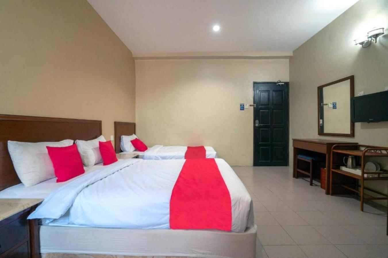 De Clinique Hotel Kampong Pasir Bogak Eksteriør billede