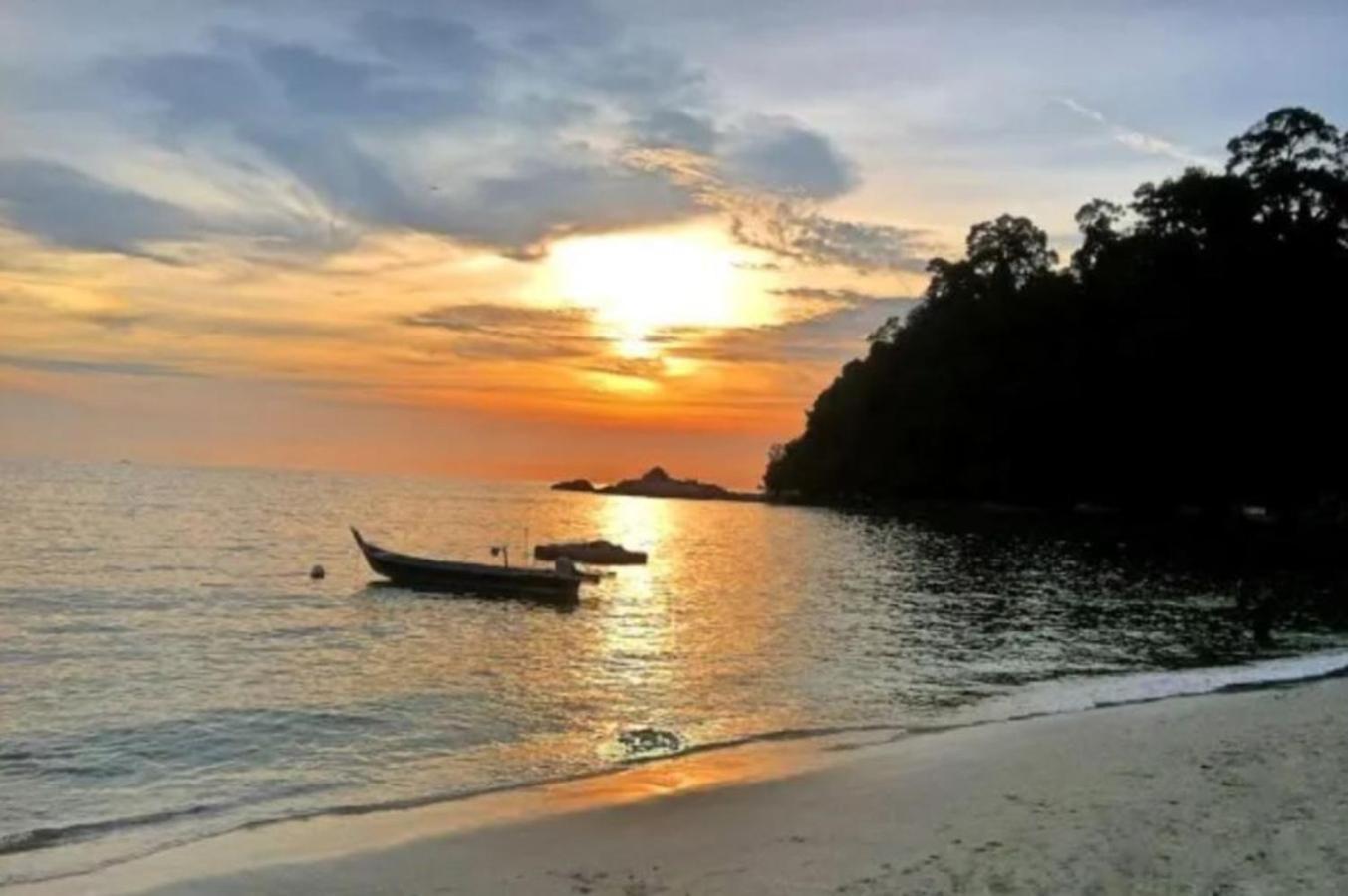 De Clinique Hotel Kampong Pasir Bogak Eksteriør billede